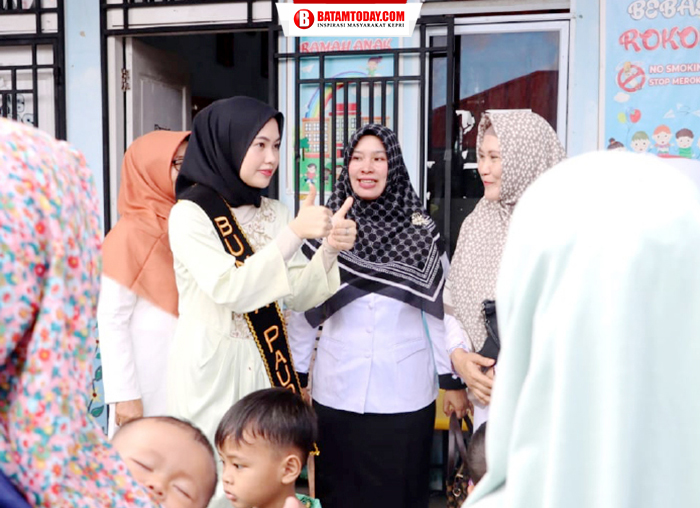 Bunda PAUD Bintan saat berbincang bersama tenaga pengajar TK Negeri Toapaya